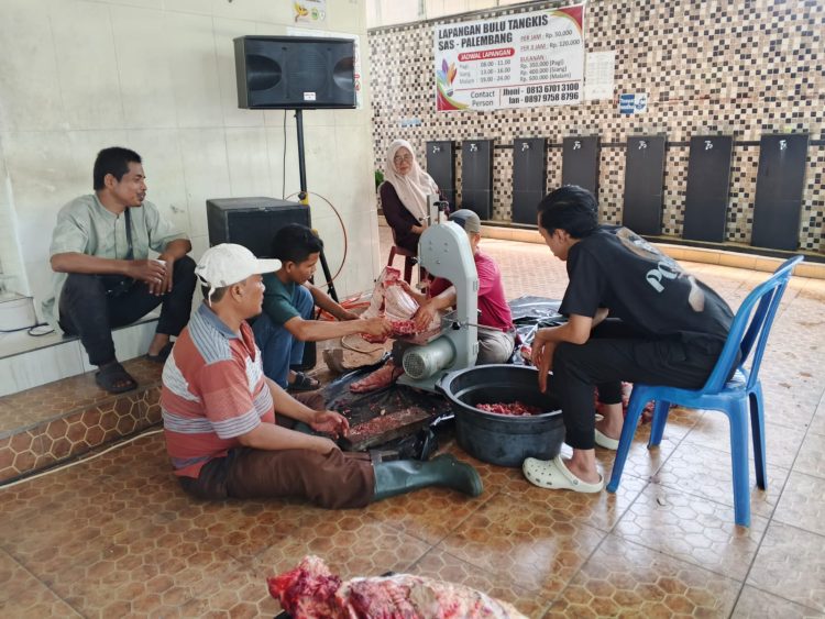 Sinergi Pemkot Palembang dan Wamenhan, Dongkrak Sapi Kurban di Masjid Al-Ukhuwwah Sulit Air Sepakat (SAS)