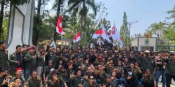 DPC LSM TRINUSA BERENCANA GELAR AKSI UNJUK RASA DI DPRD PRINGSEWU, TUNTUT TRANSPARANSI DUGAAN PENYIMPANGAN ANGGARAN 2025