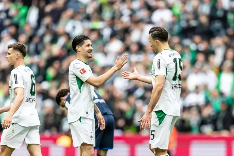 Kevin Diks Cetak Gol Spektakuler, Gladbach Hancurkan Hoffenheim 4-0
