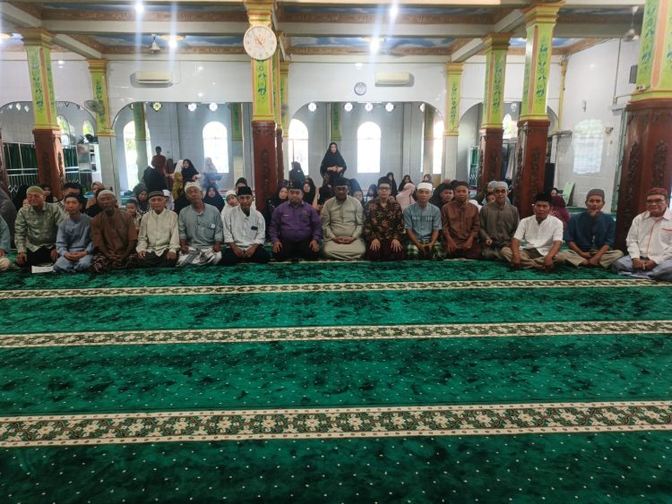Ketua BAZNAS Kota Palembang Santuni 33 Anak Yatim Piatu di Masjid Al Ikhlas, Tebar Kepedulian dan Harapan