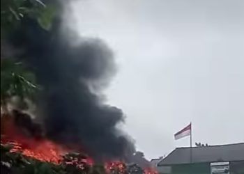 Si Jago Merah Ngamuk, SDN 14 Tulan(wang Tengah Dilalap Api