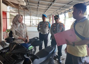 Raut Bahagia Ibu Penjual Buah, Polisi Antar Langsung Motor Curian ke Warung Korban