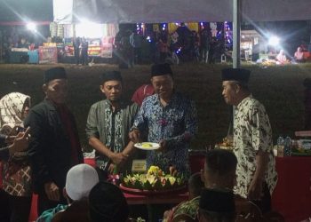 Desa Tanjung Jaya Genap Berusia 40 Tahun Kades Santoso Potong Tumpeng