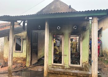 Diduga Korsleting Listrik, Rumah Wartawan Radarri.com terbakar