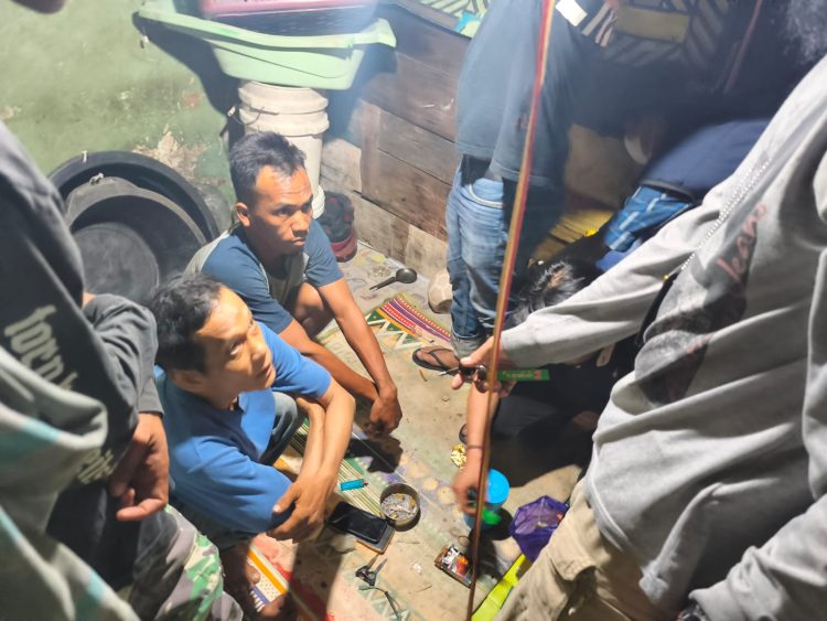 Penggerebekan di Plaju Ungkap Dugaan Penyalahgunaan Sabu, Polisi Amankan Delapan Orang