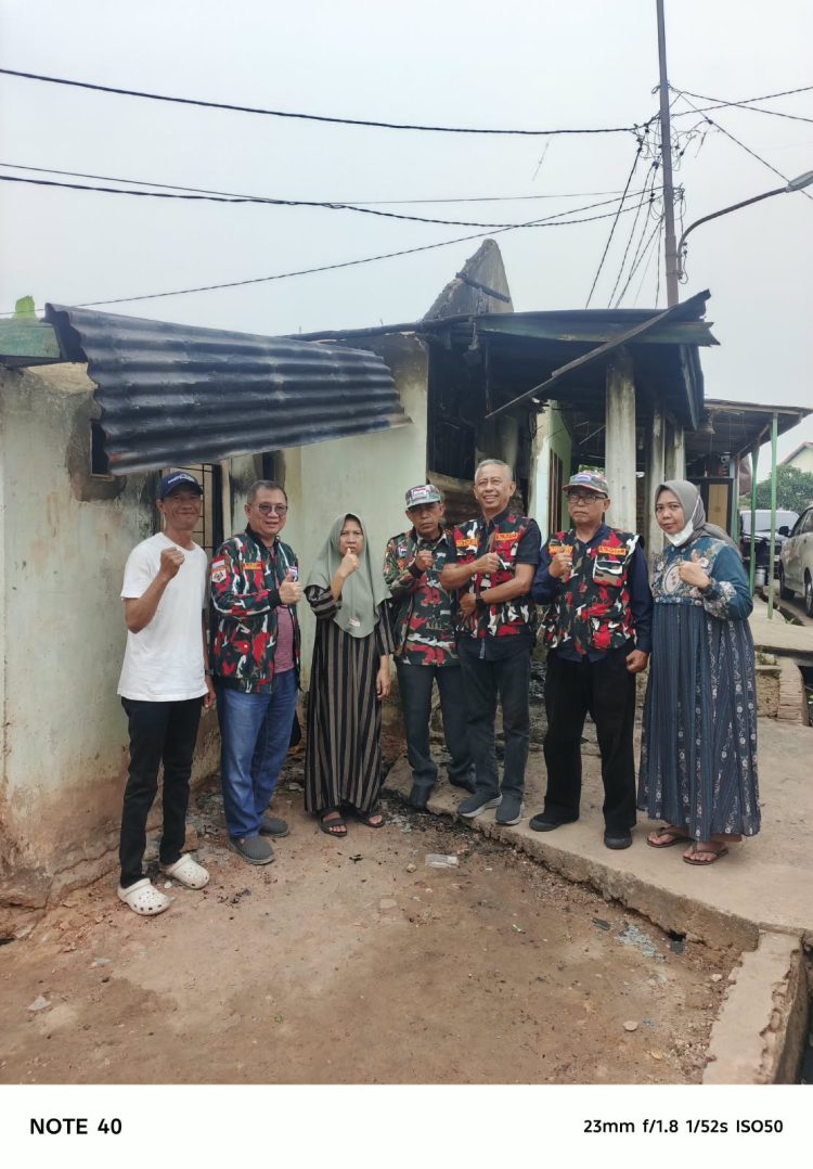 LMP Sumsel Peduli! Edward Juliartha Ulurkan Bantuan untuk Indah, Jurnalis Radarri.com Korban Kebakaran