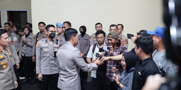 Polisi Bersama Masyarakat, Kapolda, Wakapolda, dan PJU Polda Sumsel Donor Darah Bersama 42 Jurnalis
