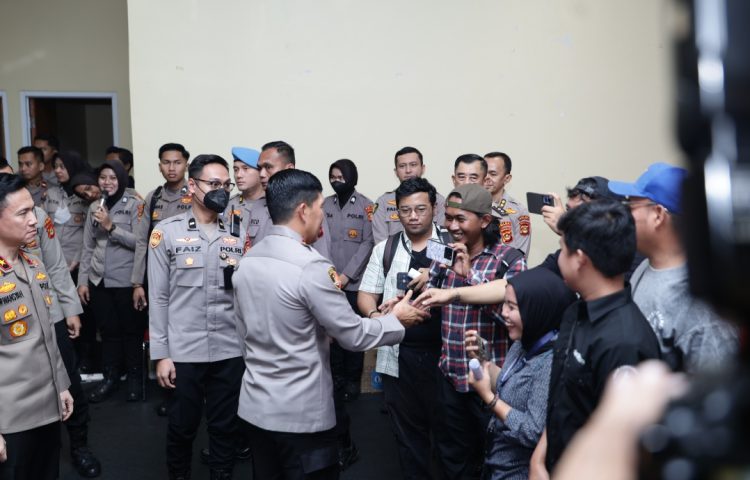 Polisi Bersama Masyarakat, Kapolda, Wakapolda, dan PJU Polda Sumsel Donor Darah Bersama 42 Jurnalis